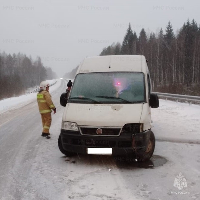 Спасатели МЧС принимали участие в ликвидации ДТП в Думиничском районе, 262 км автодороги М-3 «Украина»